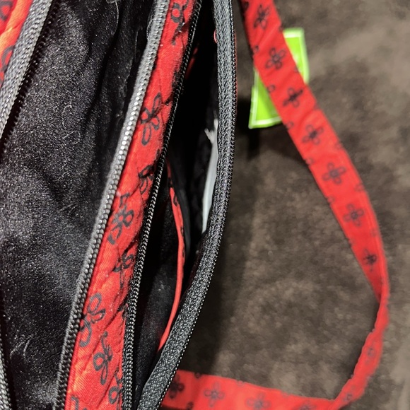 VERA BRADLEY GEORGIA BULLDOGS UGA CROSSBODY BAG. - Picture 4 of 12